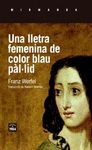 UNA LLETRA FEMENINA DE COLOR BLAU PÀL·LID